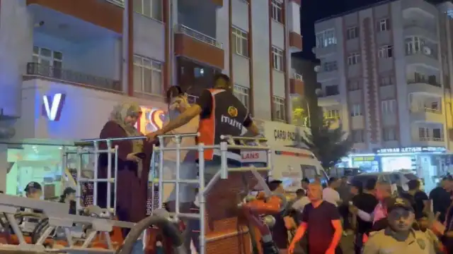 Iğdır'da Apartman Yangını: Biri Çocuk 18 Kişi Dumandan Etkilendi