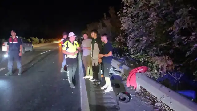 Manisa Şehzadeler'de Motosiklet Kazası: 1'i Ağır 3 Yaralı