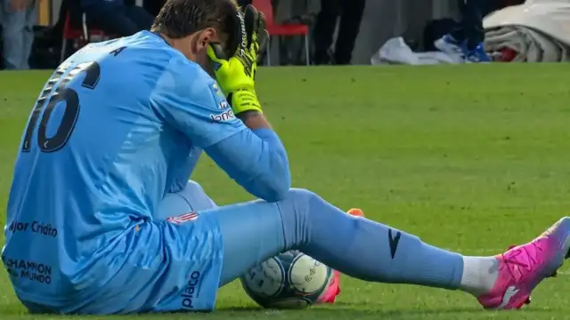 Fernando Muslera'dan Korkutan Anlar: Kendi Kendini Yere Bıraktı