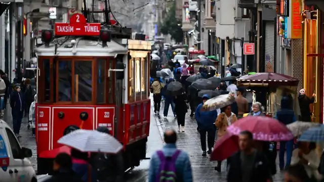 İstanbul'da Kuvvetli Yağışlar Yeniden Başlıyor: Dikkatli Olunması İstendi
