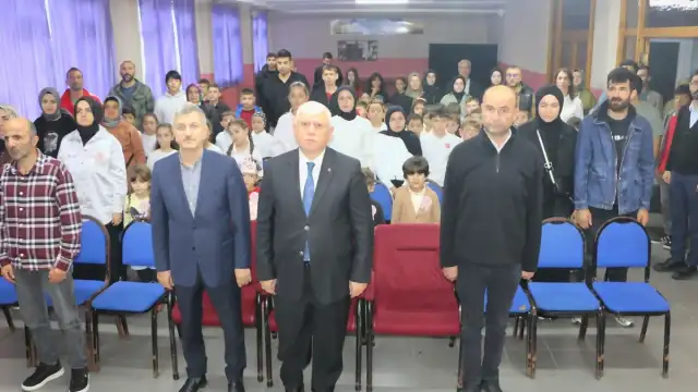 Of'ta Pınaraltı İlkokulunda Cumhuriyet Bayramı Coşkusu
