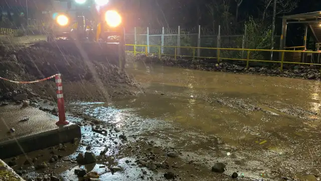 Rize'de Sağanak Afet Yarattı: Üç Mahallenin Yolu Ulaşıma Kapandı