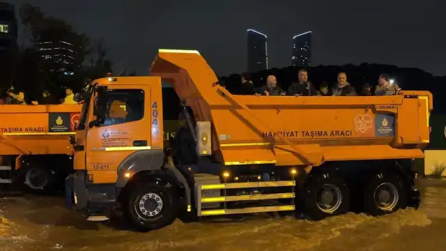 Sarıyer'de Şiddetli Yağış Nedeniyle Mahsur Kalan Yaklaşık 200 Çalışan Tahliye Edildi