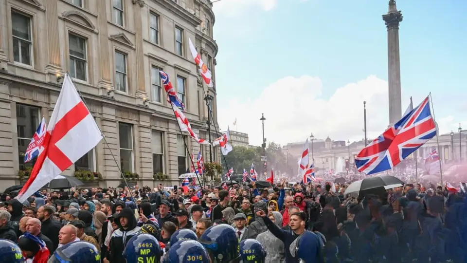 Londra'da Yüksek Güvenlik Önlemleri: Aşırı Sağ ve Filistin Destekçisi Gösteriler Eş Zamanlı Düzenleniyor