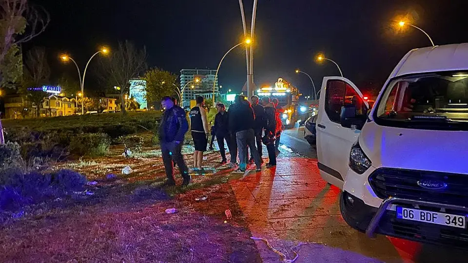 Ankara'da Aydınlatma Direğine Çarpan Motosiklet Sürücüsü Hayatını Kaybetti