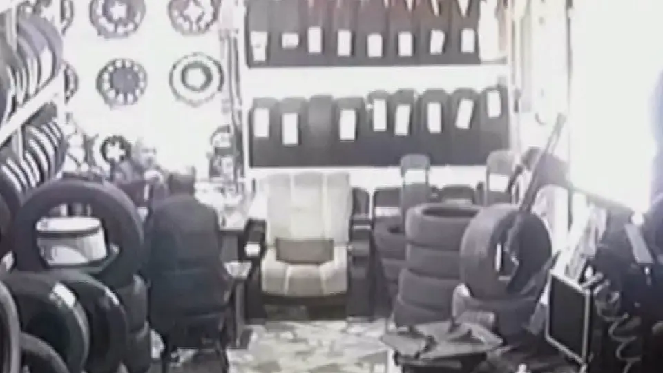 Bayrampaşa'da Akrabasını Silahla Vuran Şüpheli Kamerada