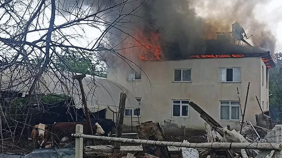 Burdur'da Sabaha Karşı Ailesinin Evini Yaktı: Önce Taksi, Sonra Ev