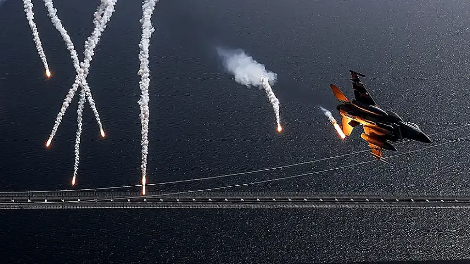 Çanakkale Semalarında F-16'lardan Nefes Kesen Gösteri
