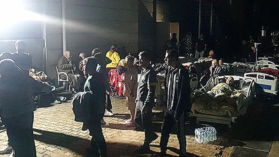 Düzce'de Huzurevinde Yangın: 53 Kişi Tahliye Edildi, Yatalak Hastalar Yataklarıyla Kurtarıldı