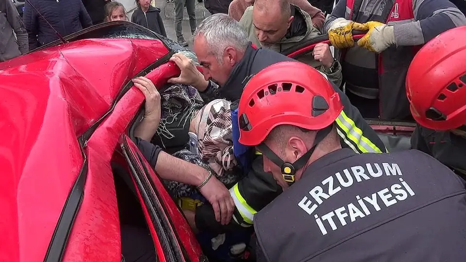 Erzurum'da Trafik Kazası: 5 Yaralı