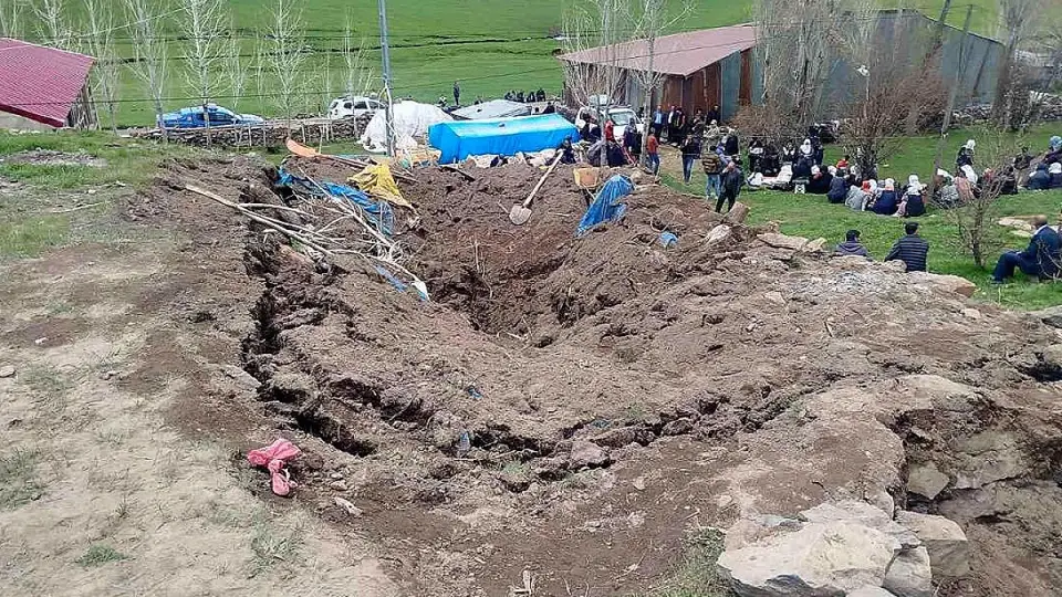 Erzurum'un Tekman İlçesinde Ahır Çöktü: 1 Kişi Hayatını Kaybetti