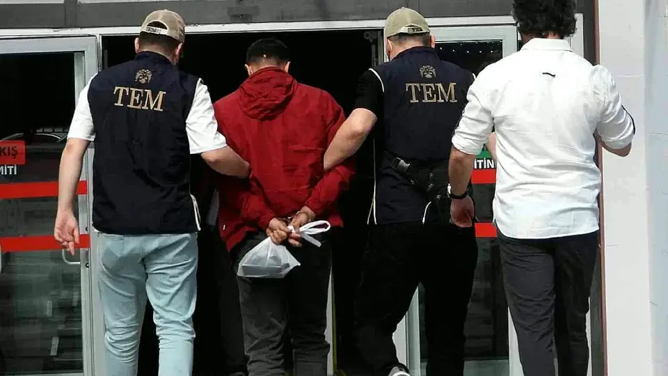 Eskişehir'de Kırmızı Bültenle Aranan Yabancı Uyruklu Şahıs Tutuklandı
