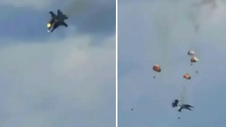 Gösteri Uçakları Havada Çarpıştı: 4 Pilot Kurtuldu