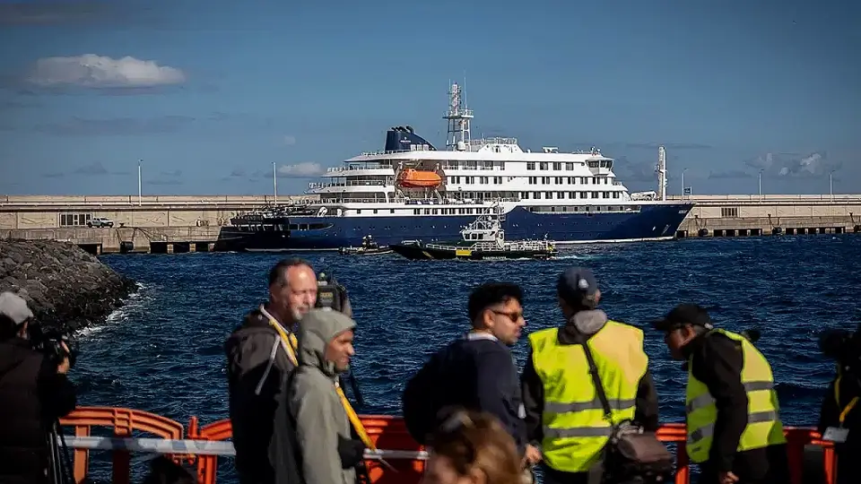 Hantavirüs salgınıyla mücadele eden MV Hondius gemisi Hollanda'ya ulaştı: Karantina süreci başladı