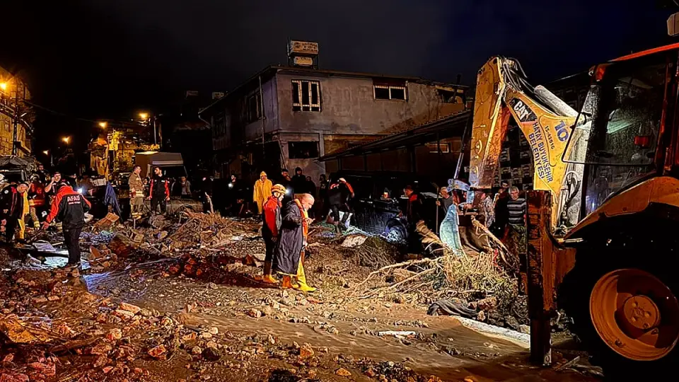 Hatay'da Sel Felaketi: 1 Kişi Hayatını Kaybetti, Ulaşım Aksadı