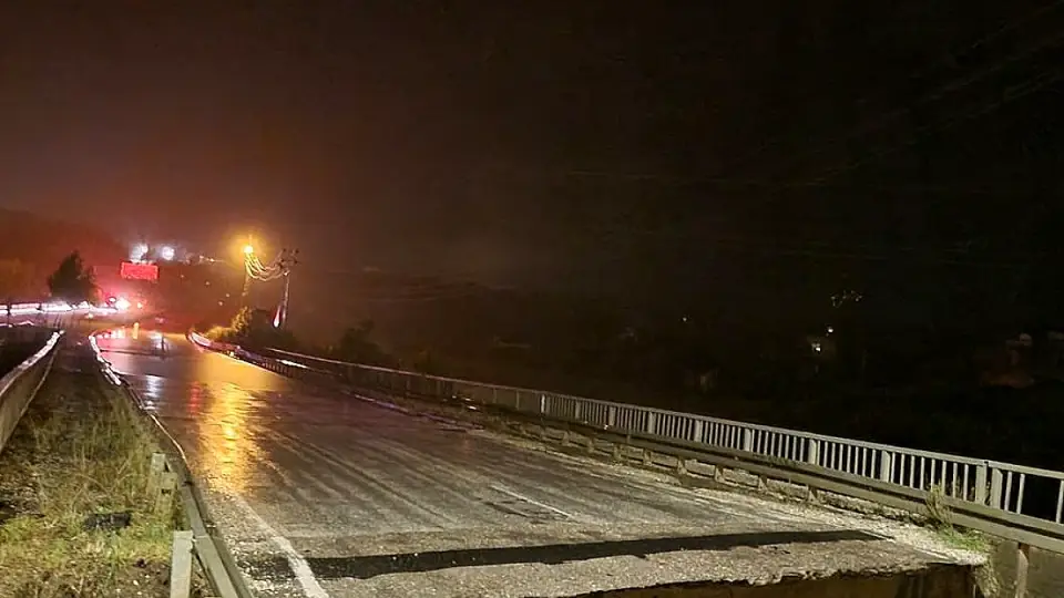 Hatay'da Şiddetli Sağanak Sel ve Köprü Çökmesine Neden Oldu