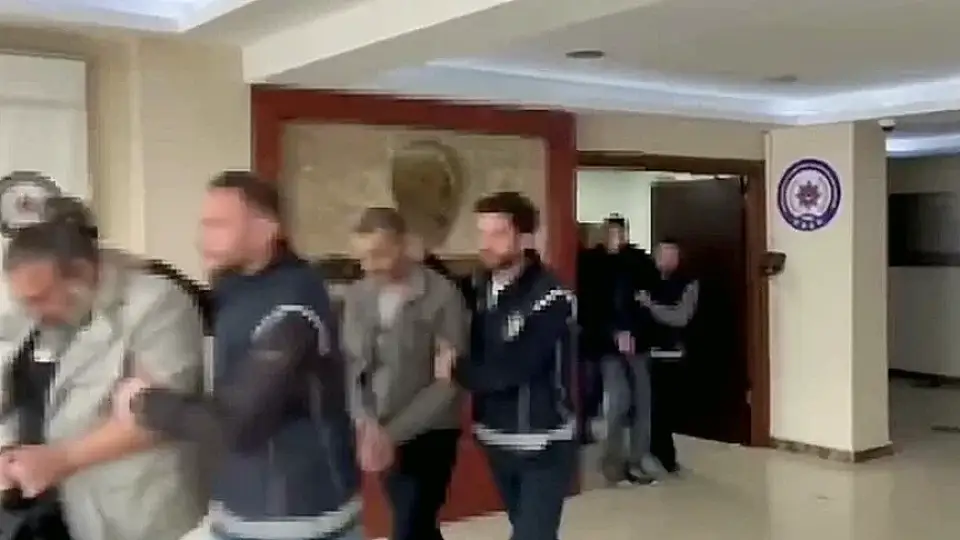 İstanbul'da Kırmızı Bültenle Aranan 14 Şüpheli Yakalandı
