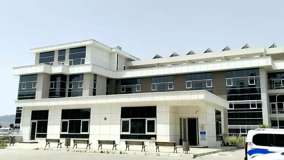 İzmir'de Yanmış Ceset Bulundu: Şüpheli Kadın İfadesinde "Sırtına Vurdum, Öldü, Sonra Yaktım" Dedi