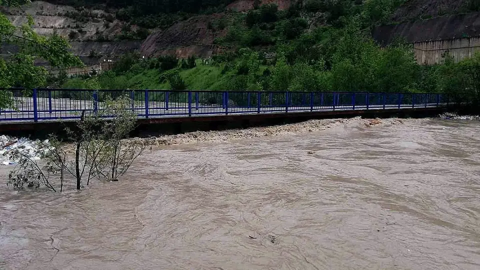 Kelkit Çayı'nda Debisi Yükseldi, Yeşilçam Köprüsü Ulaşıma Kapatıldı