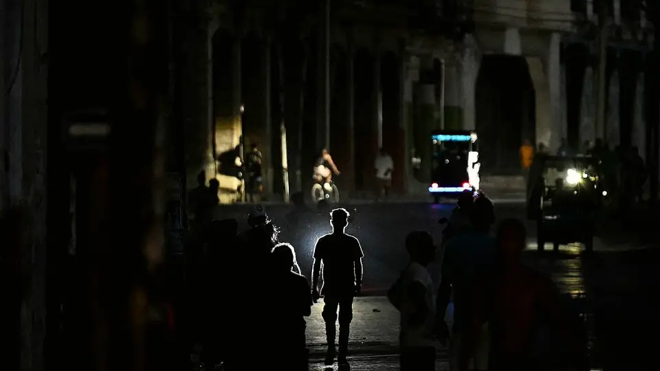 Küba'da Geniş Çaplı Elektrik Kesintisi: Halkın Tepkisi Artıyor