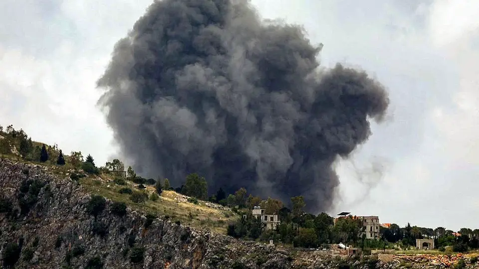 Orta Doğu'da Savaş: Lübnan'da İsrail Bombardımanları Devam Ediyor, MSF Yardım Görevlilerine Yönelik Saldırıları Kınıyor