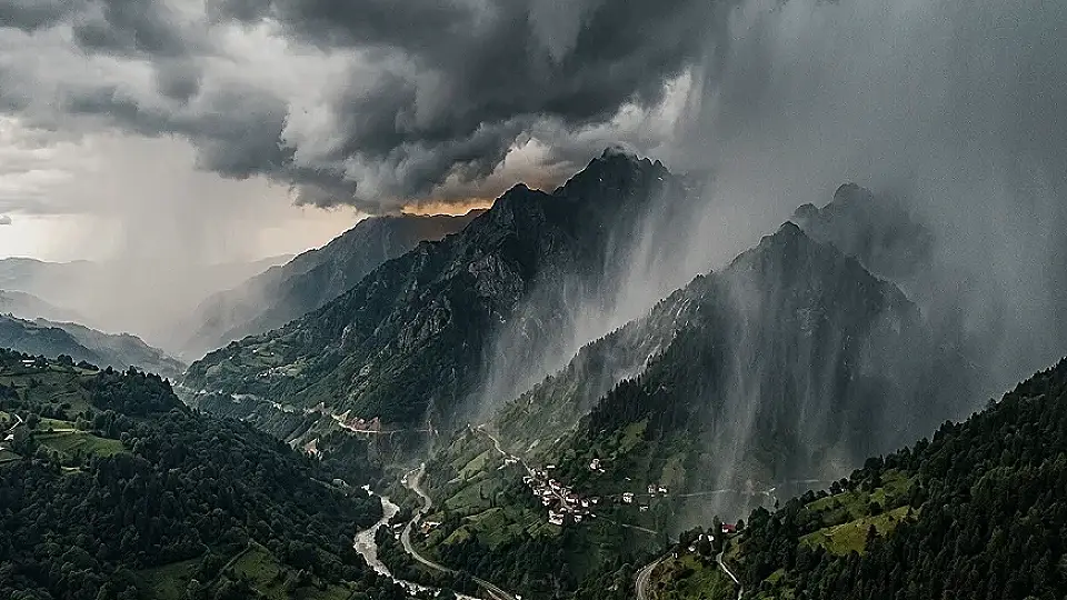 Orta ve Doğu Karadeniz'de Şiddetli Yağış Uyarısı: 10 İlde Sarı Kodlu Alarm