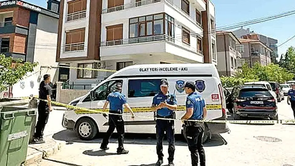 Parkta Kanlar İçinde Bulunan Şüpheli, Anne ve Babasını Öldürdüğünü İtiraf Etti