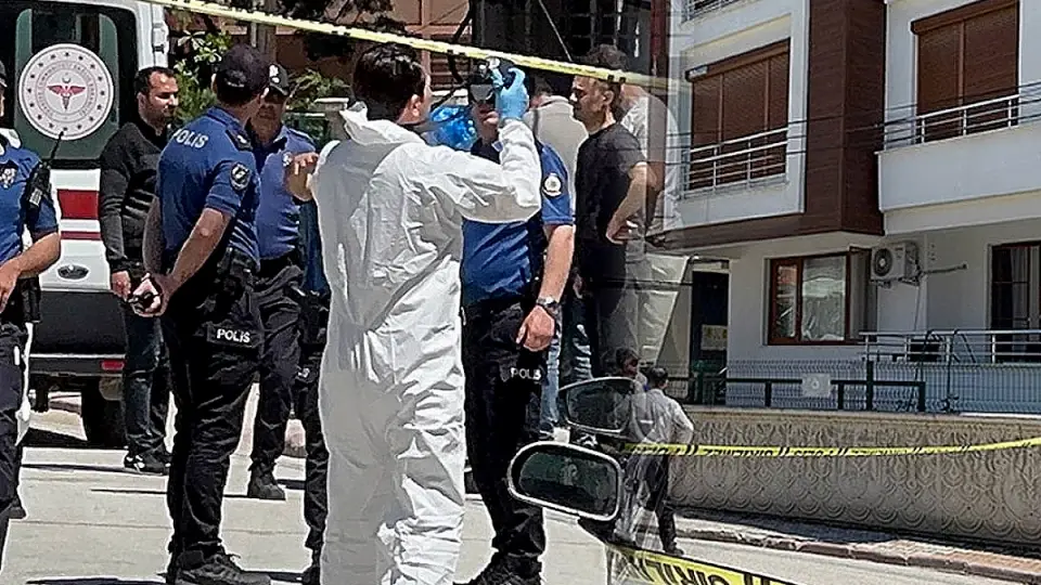 Parkta Kanlı Halde Bulunan Şüpheli: Anne ve Babasını Öldürdüğünü İtiraf Etti