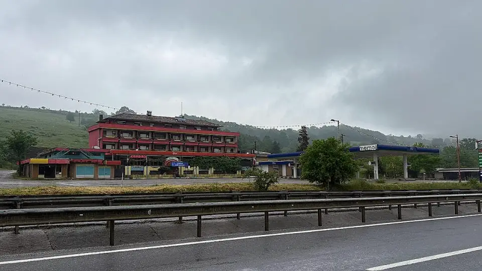 Sakarya'da Silahlı Kavga: 2 Kişi Hayatını Kaybetti, 1 Kişi Yaralandı