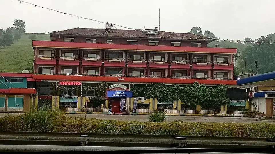 Sakarya'daki Otelde Silahlı Çatışma: 2 Kişi Hayatını Kaybetti, 1 Yaralı