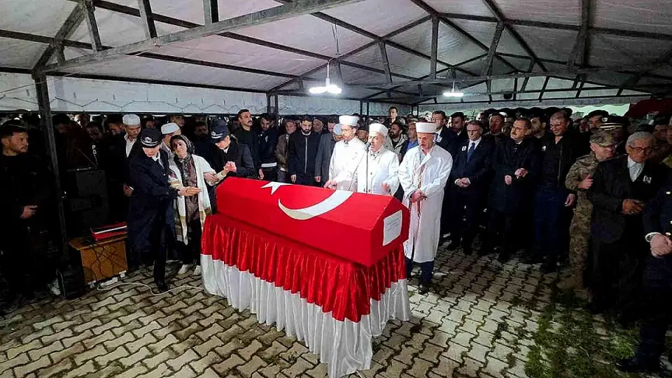 Şehit Polis Memuru E.K., Van'da Gözyaşları Arasında Toprağa Verildi