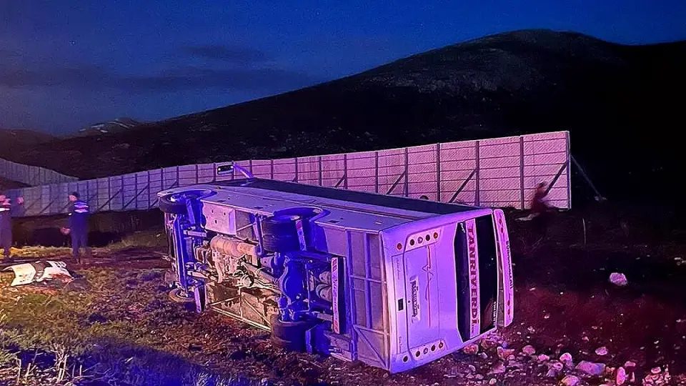 Taraftarları Taşıyan Midibüs Devrildi: 18 Yaralı