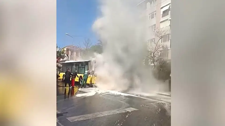 Ümraniye'de İETT Otobüsünde Yangın Söndürüldü