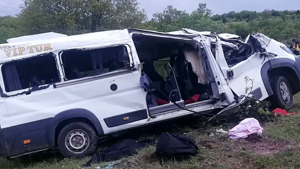 Yozgat'ta Öğrenci Servisi Devrildi: 2 Öğrenci ve Sürücü Hayatını Kaybetti