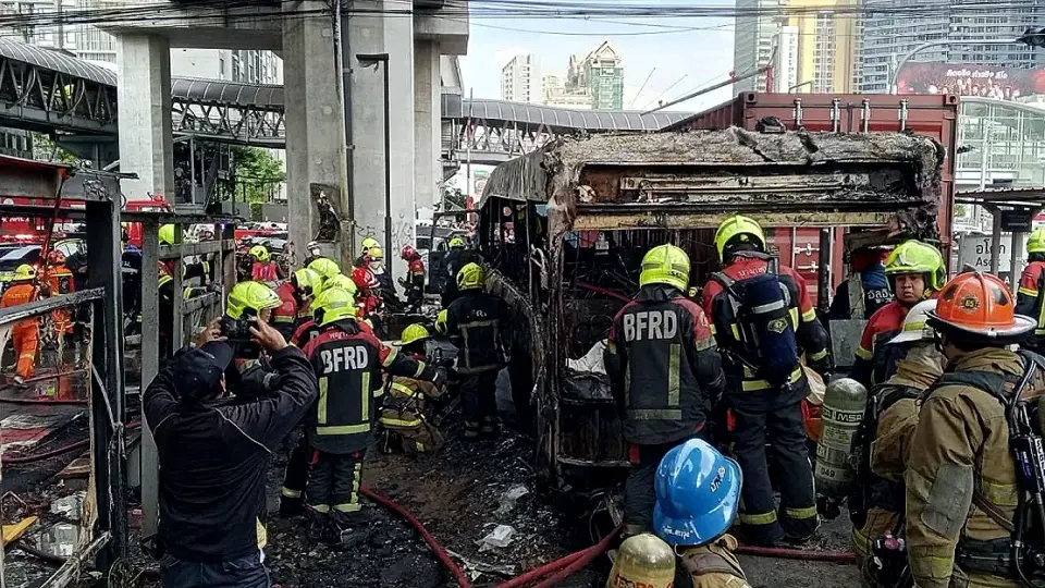 Yük Treni Halk Otobüsüne Çarptı: 8 Kişi Hayatını Kaybetti