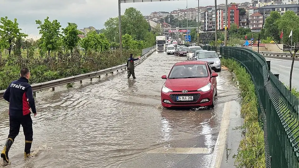 Zonguldak-Alaplı Çevre Yolunda Sağanak Nedeniyle Ulaşım Aksadı