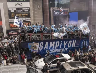 Erzurumspor FK Süper Lig'e Yükselişini Şehir Turuyla Kutladı