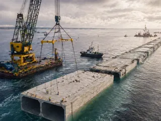 İki Ülkeyi Su Altından Bağlayacak Tünel Projesinde Dev Beton Bloklar Yerleştiriliyor