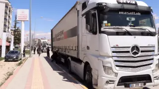 İran'a 6 Tır Yardım Malzemesi Daha Gönderildi