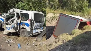 İzmir Bornova'da freni patlayan tırın neden olduğu kazada ölü ve yaralılar var