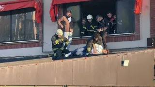 Kafeteryanın 3. katından düşen kadın yaralandı