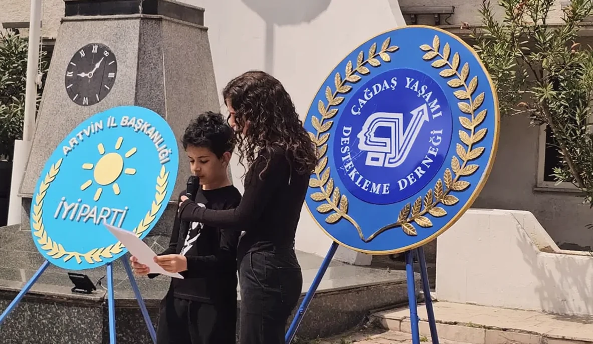 Ortaokul Öğrencisinin 23 Nisan Konuşması Duygusal Anlara Neden Oldu: 'Korkuyoruz Atam'