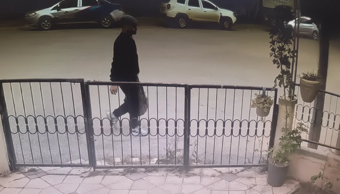 Polis Kimliğine Bürünüp Kadını Dolandırdılar: Kaza Yapınca Yakalandılar