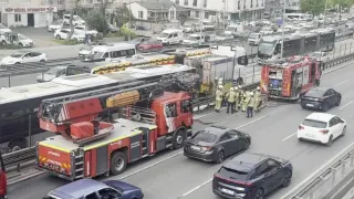 Metrobüste Yangın: Seferlerde Aksama Yaşandı