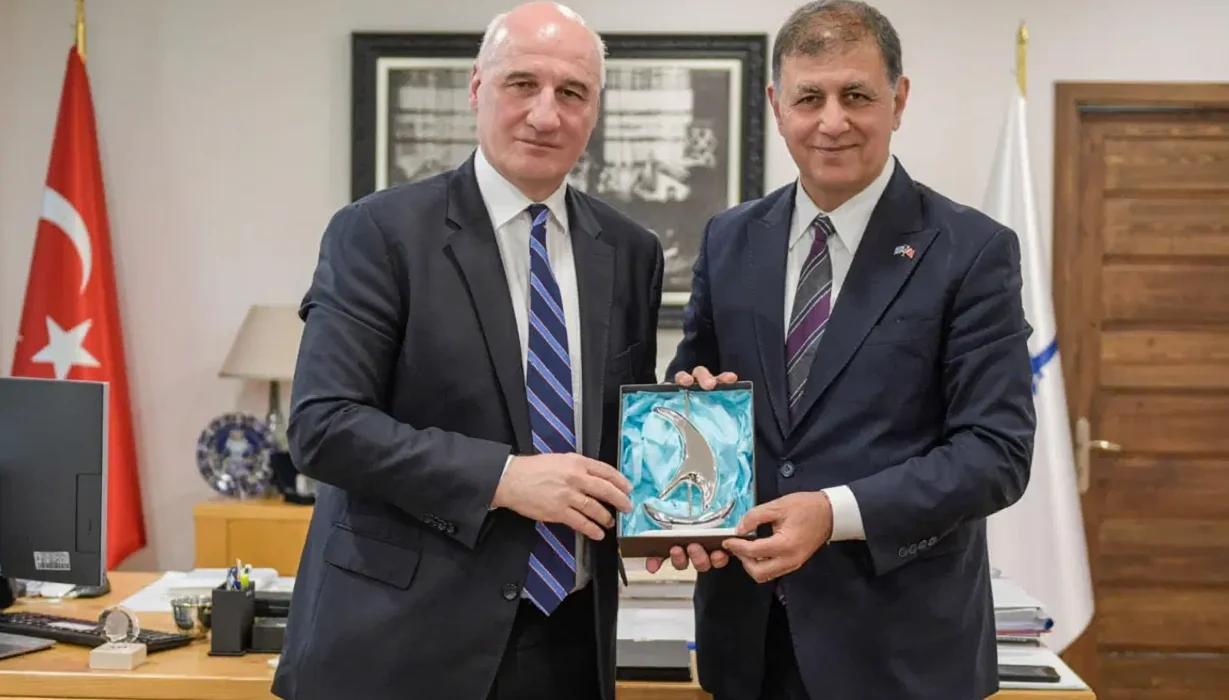 Cemil Tugay'dan Atina'ya "İzmir Günleri" Daveti