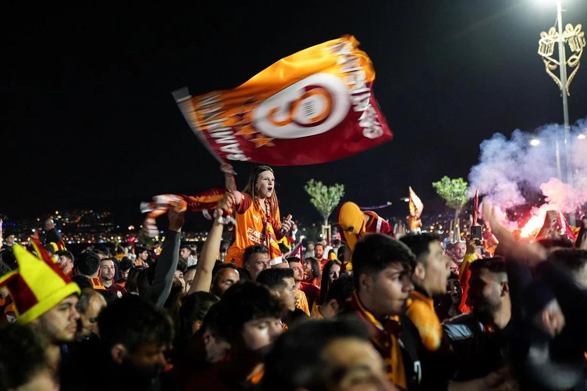 Galatasaray'ın 26. Şampiyonluğu 81 İl ve Sınır Ötesinde Coşkuyla Kutlandı