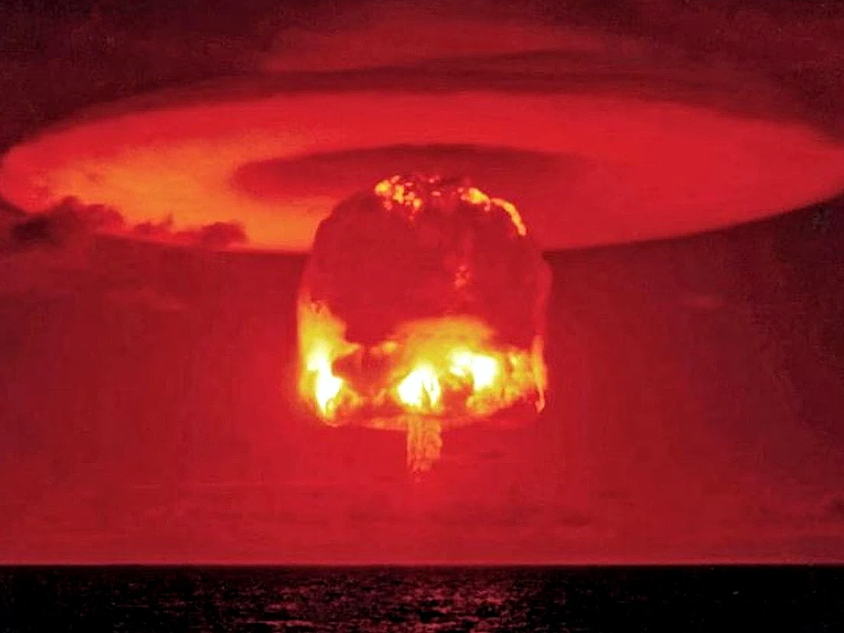 ABD'nin Nükleer Deneyi 'Castle Bravo' Beklenenin Üç Katı Güçle Patlayarak Felakete Yol Açtı