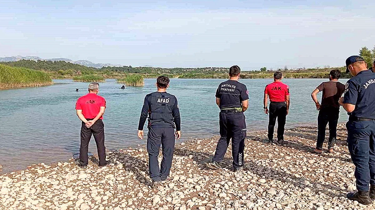 Aksu Çayı'nda Serinlemek İçin Giren Genç Akıntıya Kapılarak Kayboldu