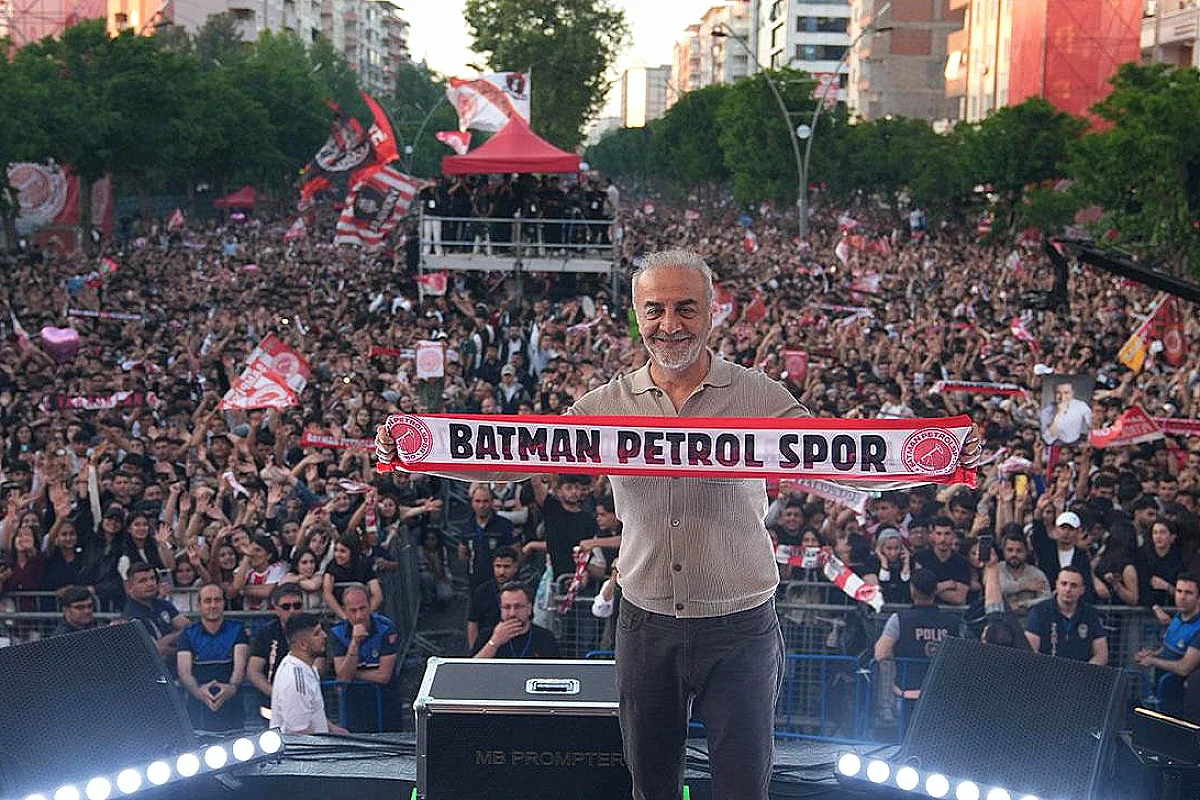 Batman Petrolspor'un Şampiyonluk Kutlamalarına Ünlü İsimler Akın Etti