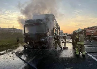 Çatalca'da Seyir Halindeki Tır Alevlere Teslim Oldu